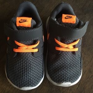 Lot of TWO toddler boys Nike tennis shoes size 5C